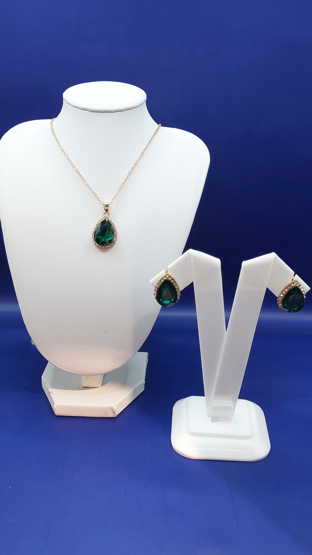 Our "Zuhi'' Gold with Emerald Necklace and Earring Set